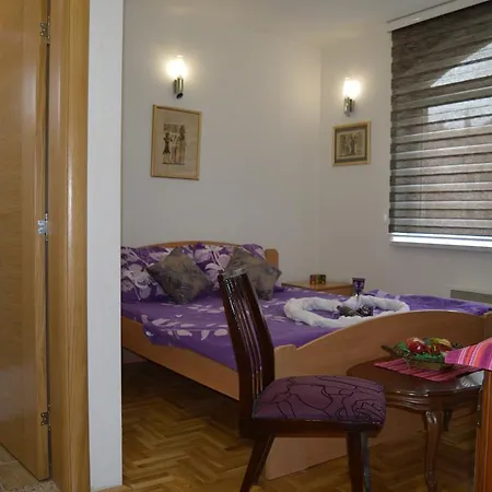 Stanisic Pensión 3*